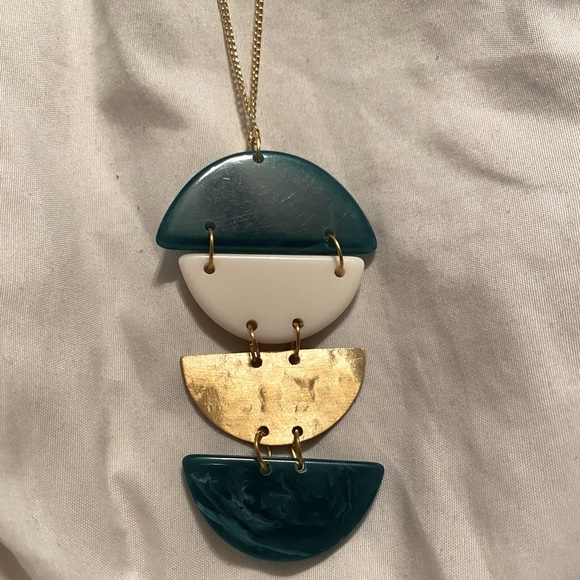 Green Necklace - Picture 2 of 2